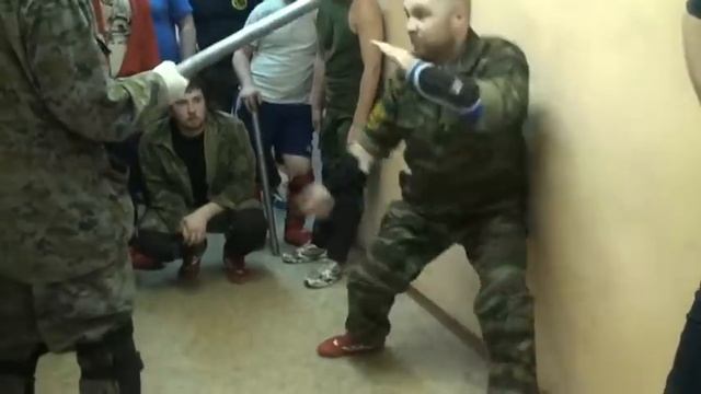 Ножевой бой  "С.П.А.С."  в ограниченном пространстве.