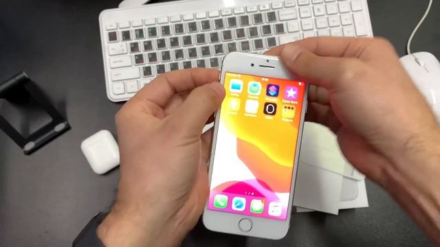 Обзор на iPhone 8  с трещиной на заднем стекле в цвете Серебристый