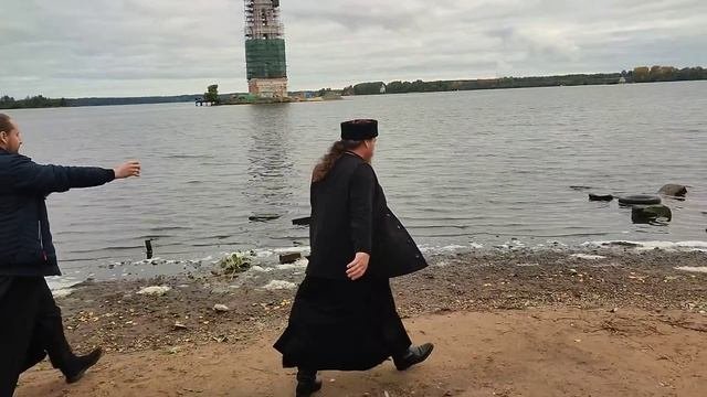 Помыли  руки в Волге - город Калязин. Здесь 11 лет был настоятелем.