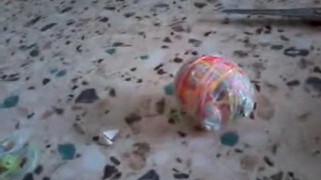 Делаем попрыгунчик из ризинок и бумаги