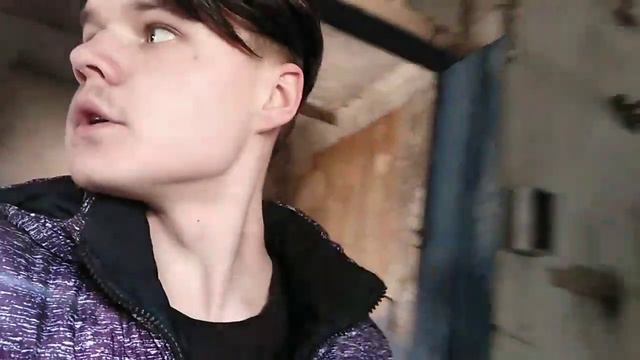 Пробрался в заброшенную конюшню