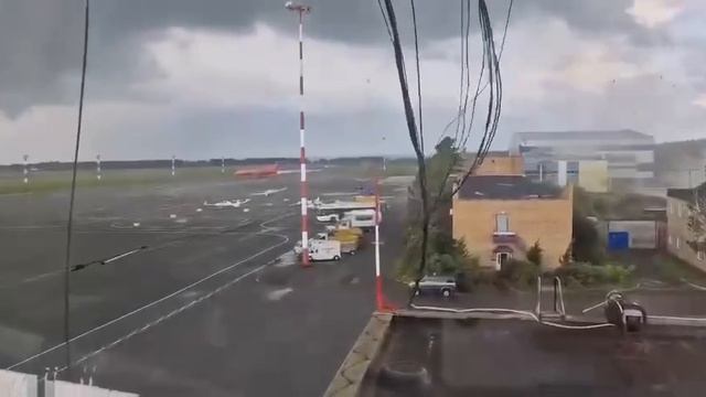 Смерч разбросал самолёты и вертолёты в нижнекамском аэропорту Бегишево