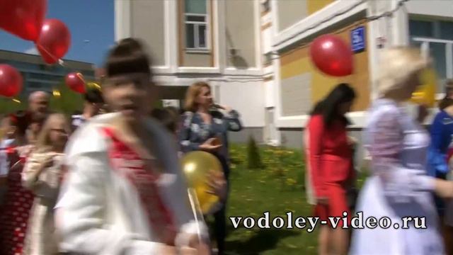 Выпускной в начальной школе.   Запуск шаров