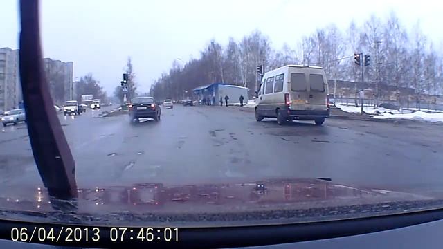 поворотник вместе с зеленым