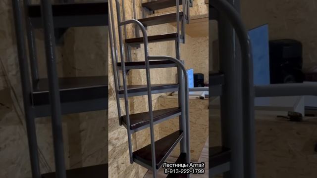 Винтовая комбинированная лестница под ключ, г. Междуреченск. Для заказа: 8-913-222-1799