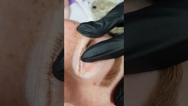 Как делается межресничка? Это больно? Очень больно?