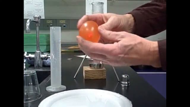 03. Давление жидкостей и газов - опыт с воздушным шариком