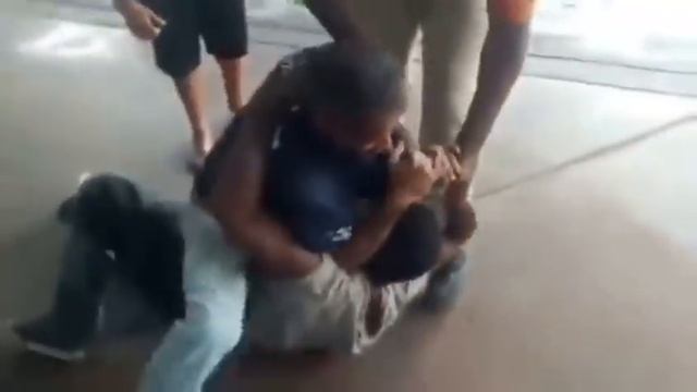 Guy Gets Assaulted And Puts On Jiu-Jitsu Clinic On Attacker