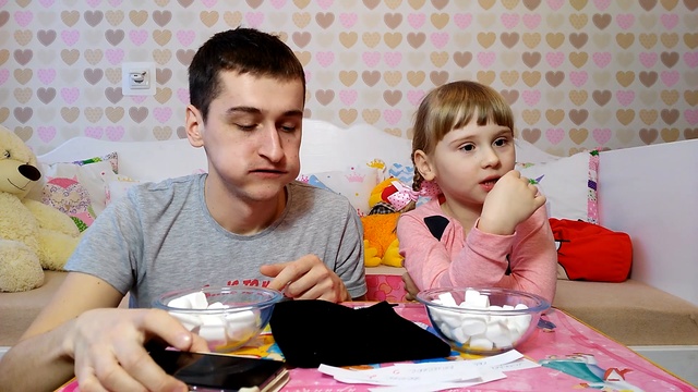 ПУХЛЫЙ КРОЛИК ЧЕЛЛЕНДЖ окей, гугл! CHUBBY BUNNY challenge ok, google