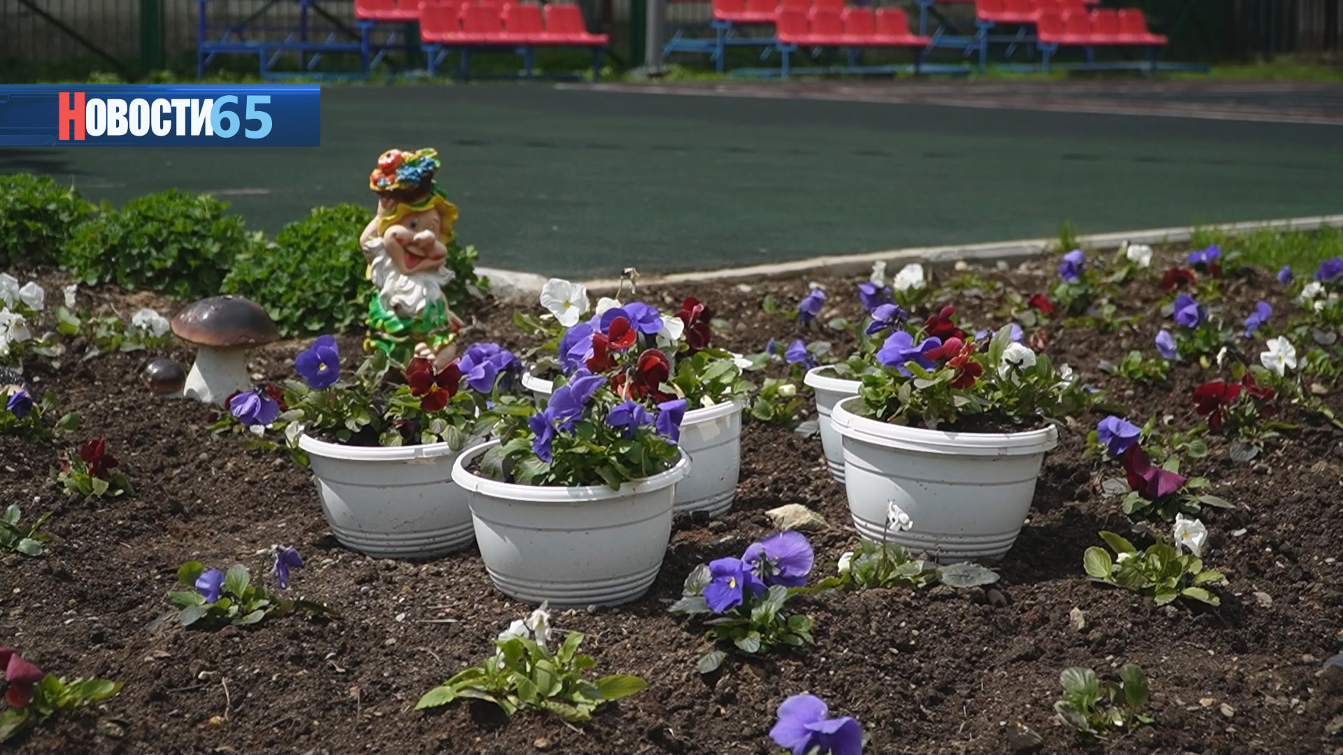 Яркий детский сад. Сотрудники дошкольных учреждений высаживают цветы на своих территориях