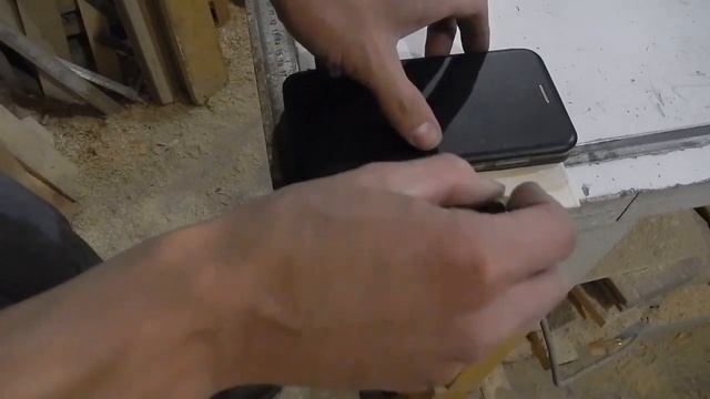 Полезная самоделка для всех смартфонов из обрезков