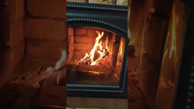 Утренняя итоговая растопка печи для полного введения в эксплуатацию.