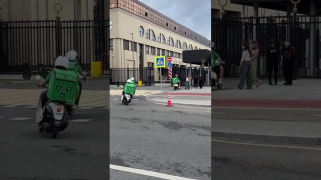 🏍️Курьеры доставки Перекрёстка пересели на скутеры и в тестовом режиме развозят заказы🏍️