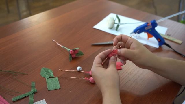 Мастер-класс "Цветы из гофрированной бумаги" - Ягоды | Московское долголетие