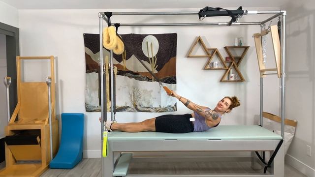 10 Min. Cadillac workout: Let's Twist Again | Online Pilates Classes