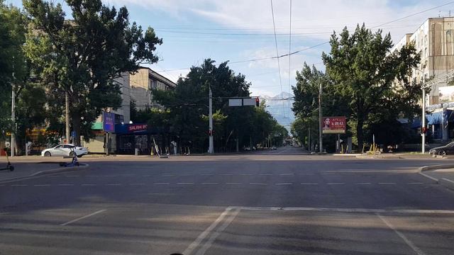 Улица Ауэзова в Алматы.