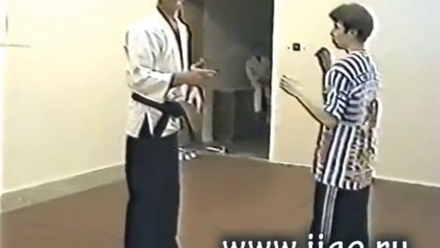 Удар ладонью. Рычаг сверху.