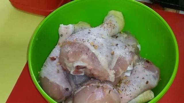 УЖИН  готовится ..хозяйка отдыхает ! Курица с овощами запечённая в рукаве!
