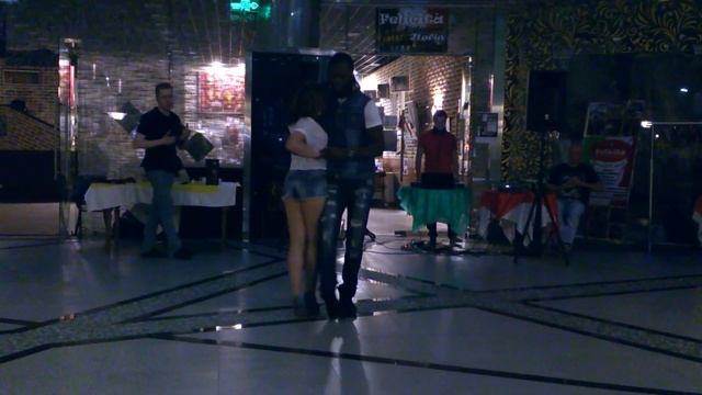 ISN'T PROBABLE HOW HE DOES IT ??? !!! How her back can handle this ??? kizomba festival 2021 !!!