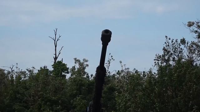Расчет САУ «Мста-С» группировки войск «Днепр» поразил замаскированный опорный пункт ВСУ
