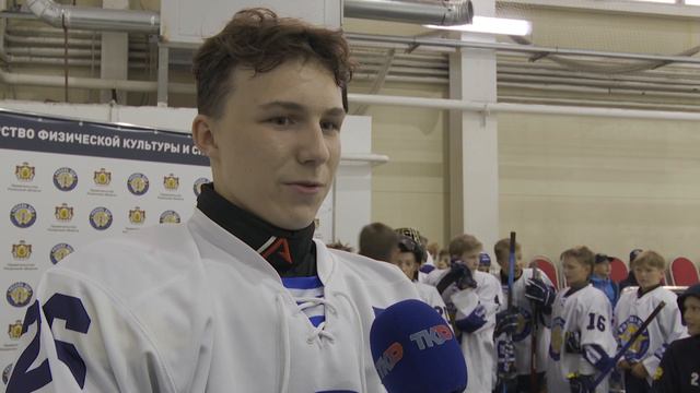 Хоккеист Ансель Галимов провел тренировку для рязанцев