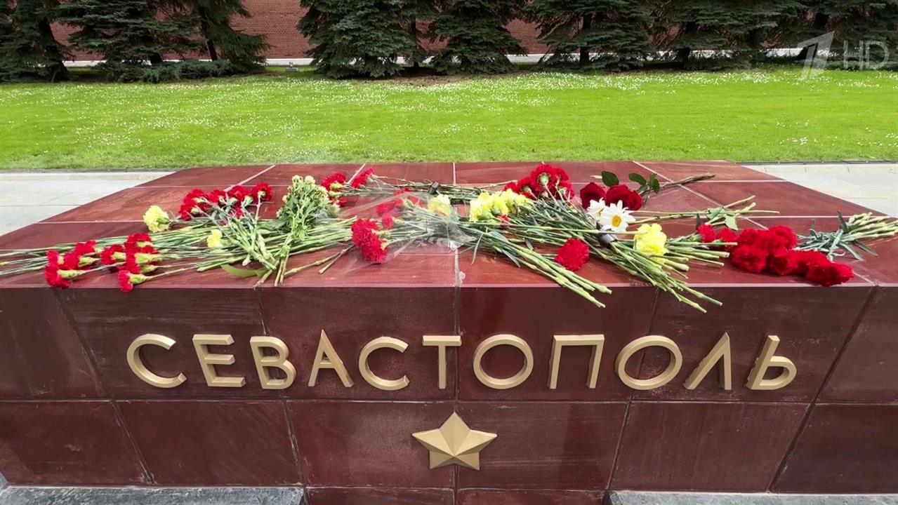 В Крыму сегодня объявлен день траура в связи с чудовищным терактом в Севастополе