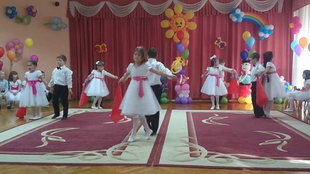 Танец на День победы в детском саду