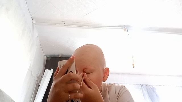 Яркий макияж ??