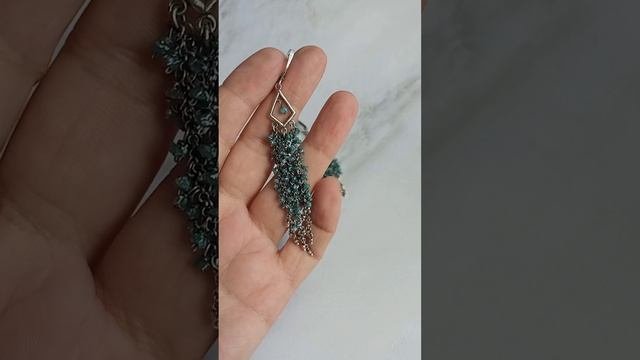 Серебряные серьги с необработанными алмазами Морская пена