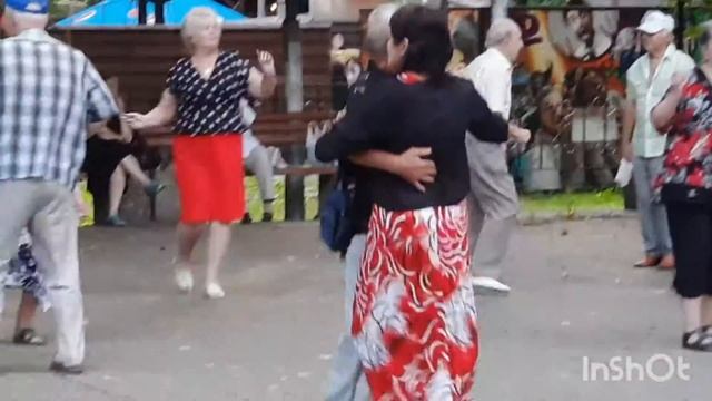 Красивый танец??Гидропарк.Киев.