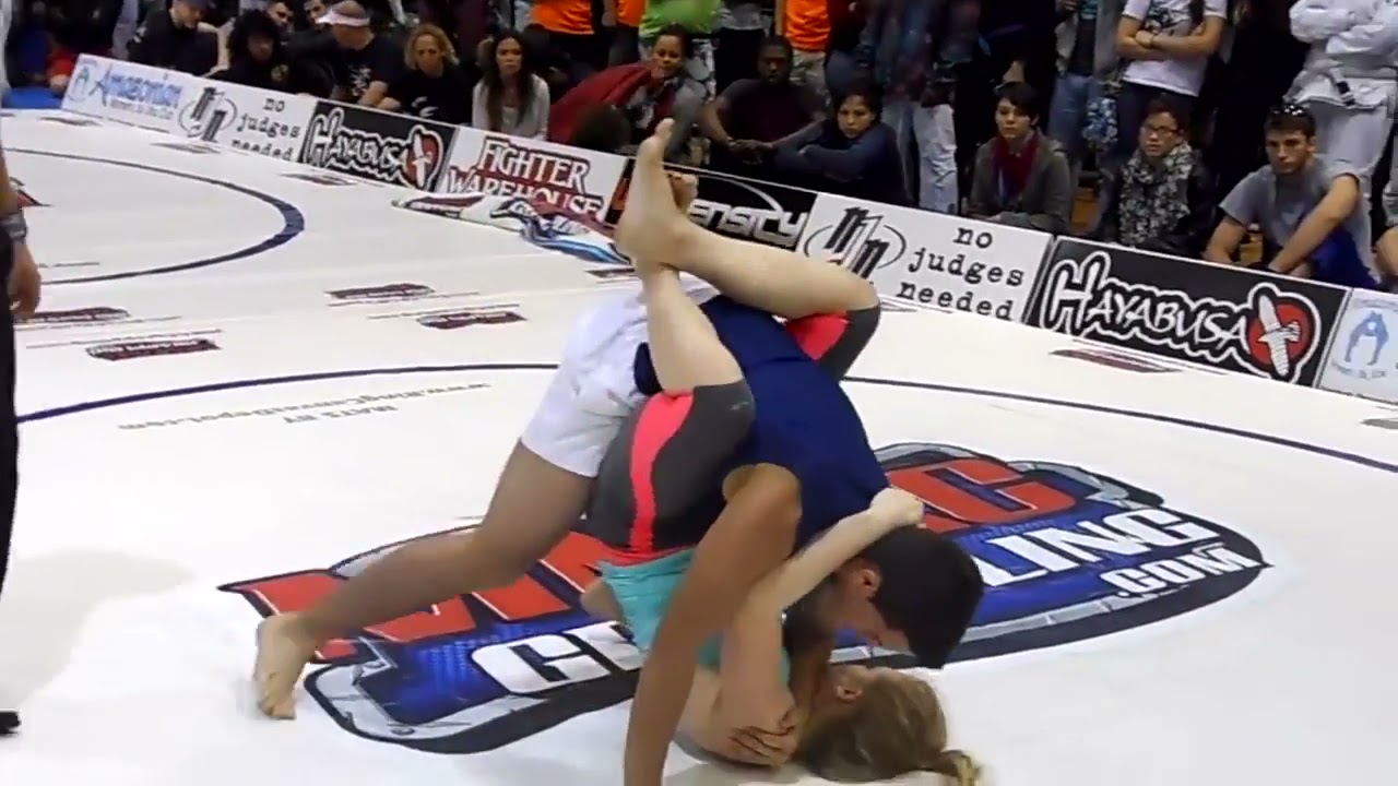 Юношеский турнир по грепплингу. Девушка против парня