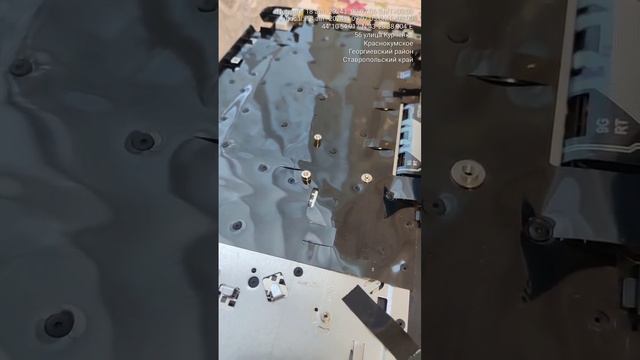 для замены клавиатуры пришлось снять всю начинку ноутбука и отпаивать старую клавиатуру и припаивать