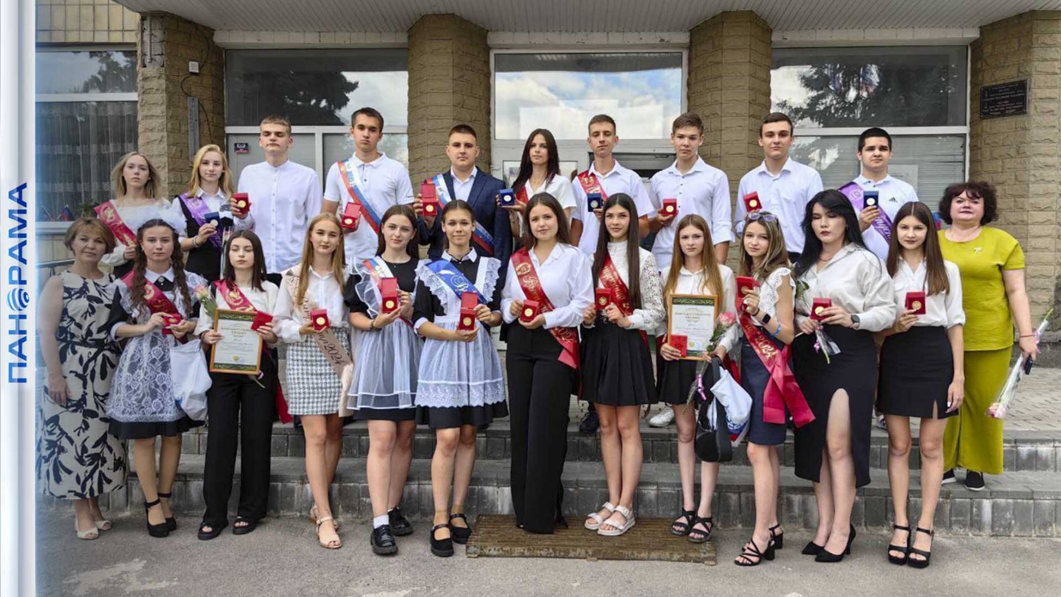 Более 1000 золотых медалистов в ДНР! Денис Пушилин поздравил школьников, отличившихся в учёбе