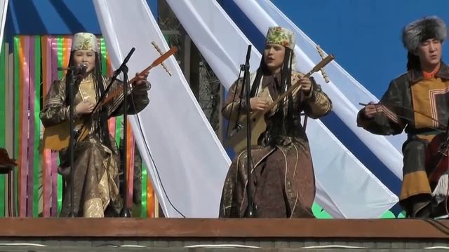 Горловое пение. Этника. Хакасский ансамбль при республиканском театре им. А. Топанова.