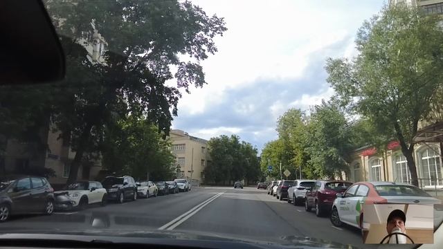 Директор уволил официантку за то, что она обслужила бомжонка, вместо богачей… Ответ сироты шокирова