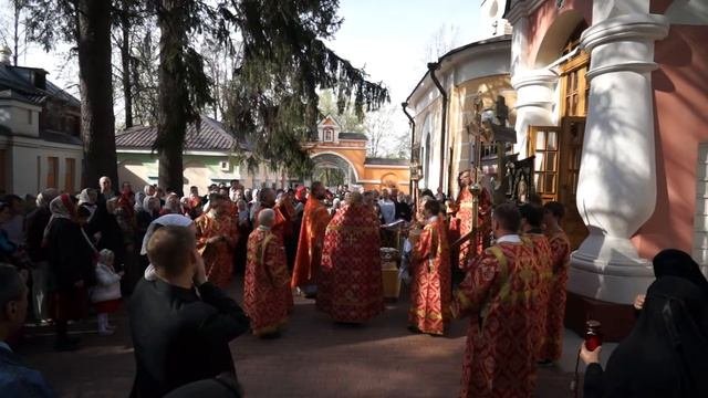 Святая литургия и Крестный ход 10 мая 2013г.mp4