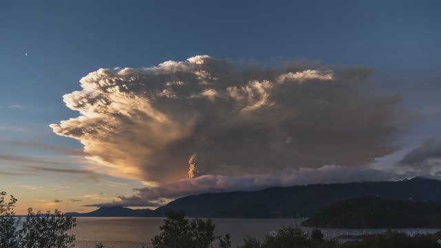 Извержение вулкана Кальбуко (Чили)4K  / CALBUCO   4K UHD volcanic eruption