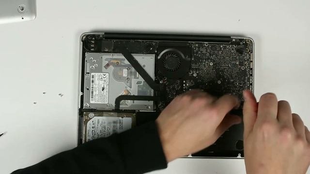 Replacing Battery On Macbook Pro | How To (2009 - 2012)
