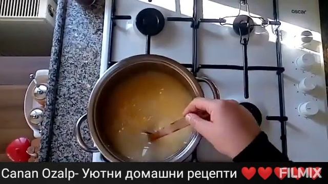 Вкусна крем супа от царевично брашно и картофи