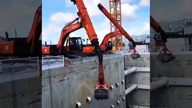 Грейфер на базе эксковатора с телескопической стрелой.