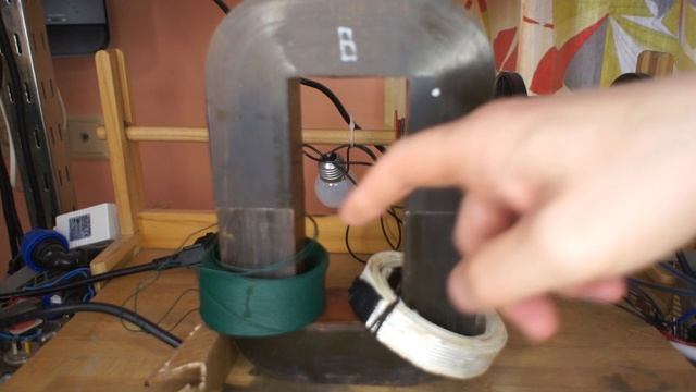 Ленточный электрод электролизёра. Опыт по измерению напряжения на ленточном электроде на сухую.