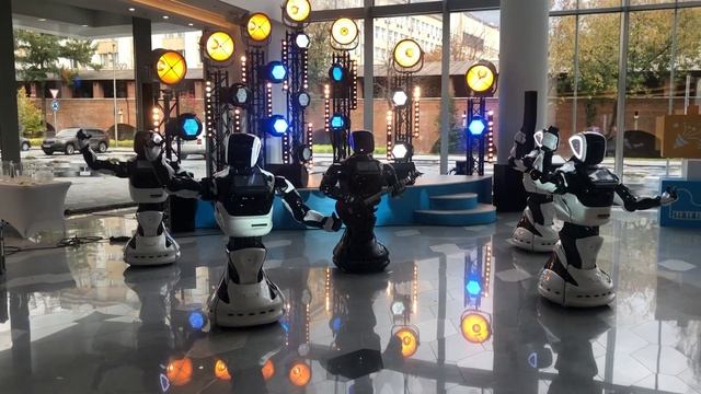 Концертный Зал ЗАРЯДЬЕ Танцы-Шоу Роботов на ваше Мероприятие! Аренда Робот Мода www.robotmoda.ru