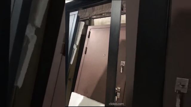 Уличная металлическая дверь со стеклом