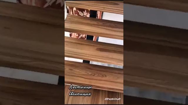 Ясеневые ступени на металлокаркасе со стеклом