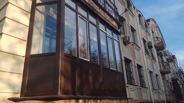Французское остекление балкона в Броварах. Драгоманова 3  Столичная Компания