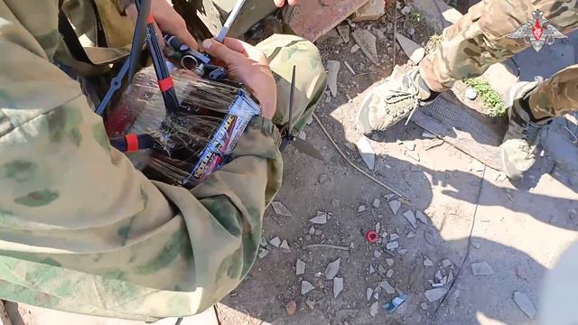 🔥 Расчеты FPV-дронов «Южной» группировки войск громят объекты ВСУ

Операторы ударных FPV-дронов