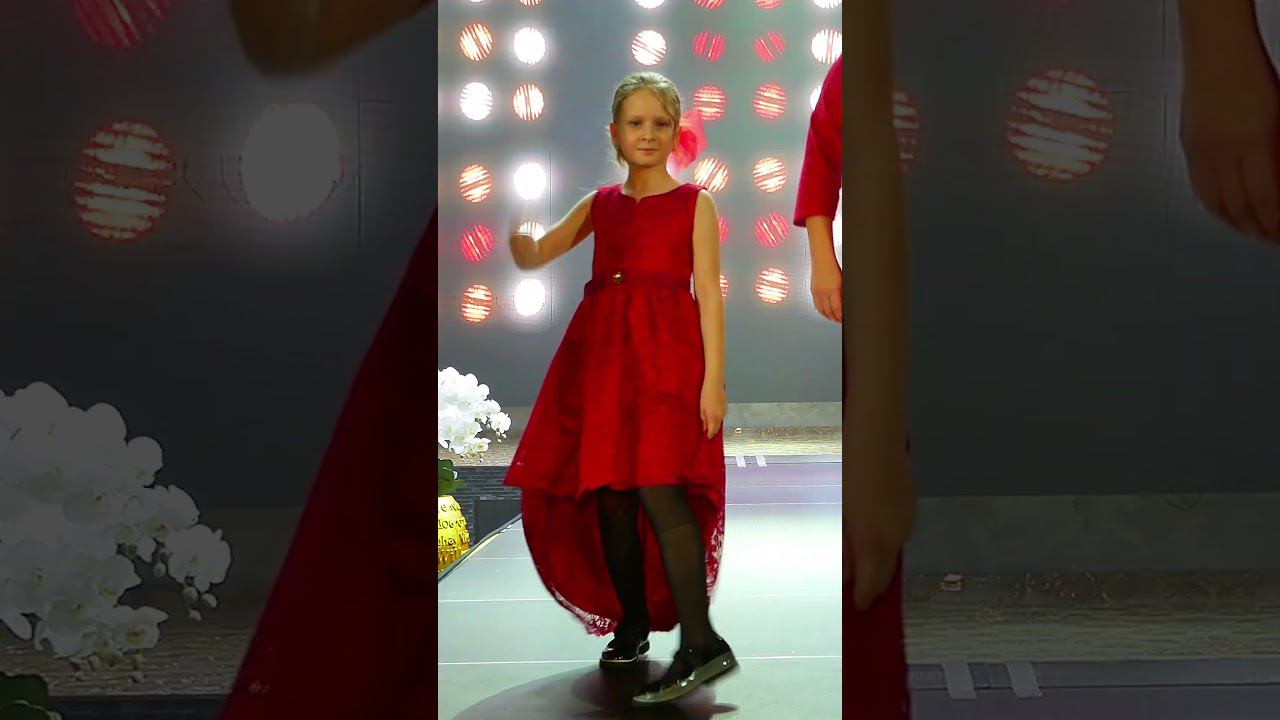 Catwalk for little fashionista Masha and mom #kidsmodelshow #kidsfashion #runway
