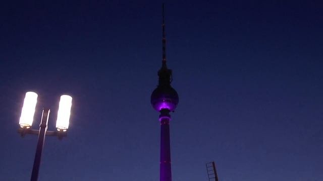 DER BERLINER FERNSEHTURM - ALEXANDERPLATZ - 2015