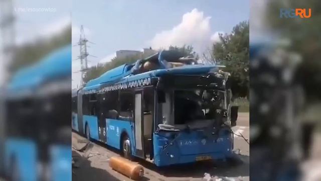 Газовый баллон взорвался на крыше автобуса в Москве