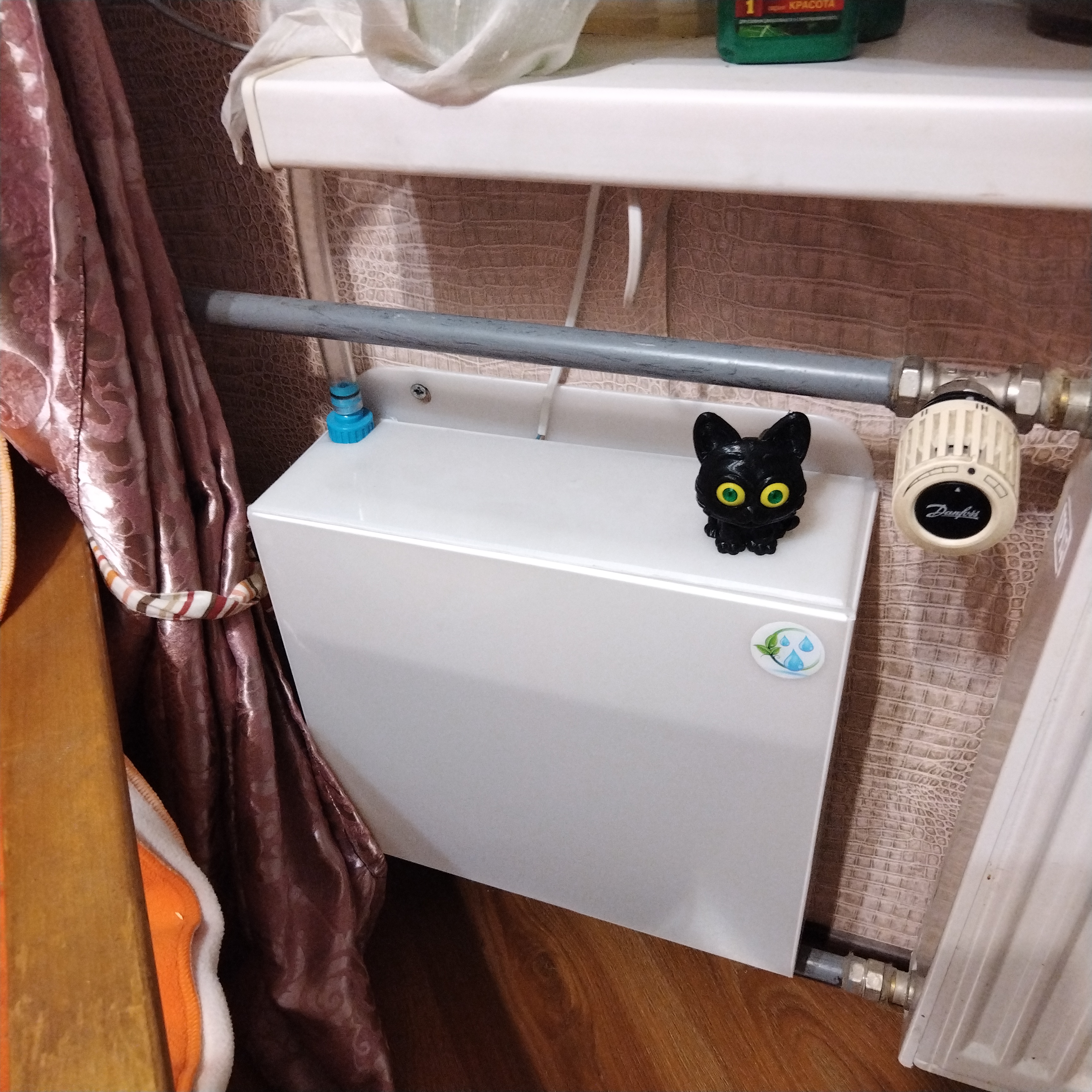 Котёнок - индикатор уровня воды в ёмкости